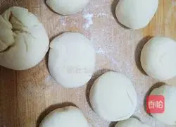 Illustration of how to make willow leaf bean paste buns 7