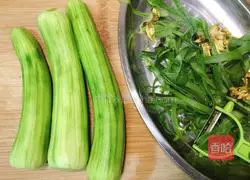 Illustration of how to make loofah and egg soup 4