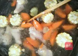 Corn, Carrot and Chicken Leg Soup Recipe Illustration 6