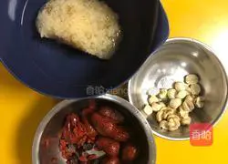 Illustration of how to make Tremella and Lotus Seed Soup 1