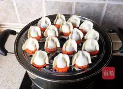 Illustration of how to make steamed dumplings with loofah and meat filling 9