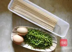 Illustration of how to cook beans and noodles in three minutes 1