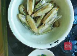 Illustration of how to make razor clam soup 1