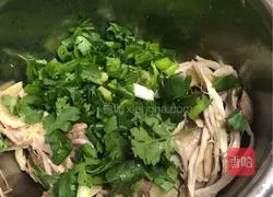 Illustration of how to make shredded chicken (coriander version) 7
