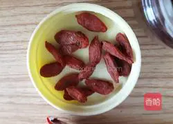 Illustration of how to make saffron and wolfberry water 2