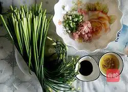 Illustration of how to make steamed buns with special meat, chives and moss 4