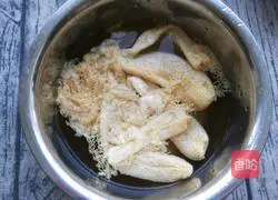 Illustration of how to make shrimp and corn tonic soup 5