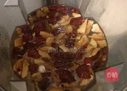 Illustration of making red dates and peanut soy milk 7