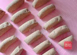 Illustration of how to make black whole wheat steamed buns 8