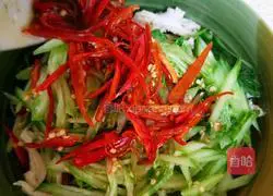 Illustration of how to make cold shredded chicken#light food and reduce fat#25