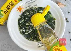 Illustration of how to make seaweed and egg drop soup 8 