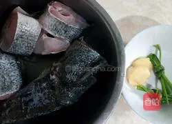 Illustration of how to make black fish tofu soup 1
