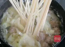 Illustration of how to make hot noodles with meatballs and eggs 6