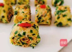 Illustration of how to make leek and shrimp skin egg rolls 16