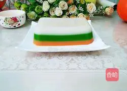 Illustration of how to make three-color pig skin jelly 13