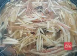 Illustration of how to make vinegar, pepper, corn, tofu and egg soup 12