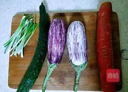 Illustration of how to make cold three silk noodles 1