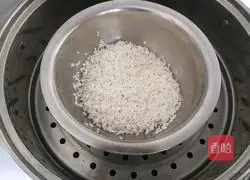 Illustration of how to make Mushroom and Glutinous Rice Shaomai 3