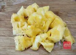 Illustration of how to make pineapple and white fungus soup 5