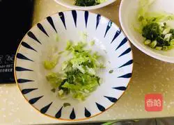 Illustration of how to make small wontons in clear soup 2