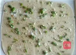 Illustration of how to make scallion pancakes that are crispy on the outside and soft on the inside 6