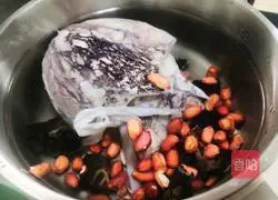 Illustration of how to nourish yin and blood cuttlefish soup 4