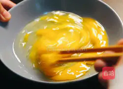 Illustration of how to make golden fried steak 3