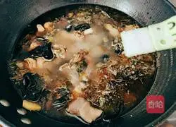 Illustration of making fungus, pickled cabbage, vermicelli and old duck soup 17