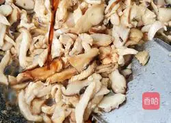 Illustration of how to make shredded mushroom and chicken noodles 8
