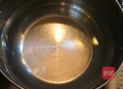 Illustration of how to make Hong Kong-style milk tea 1