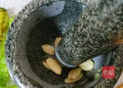 Illustration of how to cook pepper preserved eggs (a Hunan hot girl dish) 4