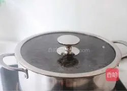 Illustration of how to make peach gum, saponin, rice, snow swallow and purple sweet potato soup 8