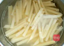 Illustration of making homemade French fries 3