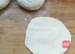 Illustration of how to make white radish meat pie 6