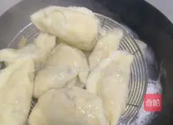 Illustration of how to make handmade dumplings 12