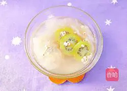 Illustration of how to make kiwi barley and white fungus soup 12