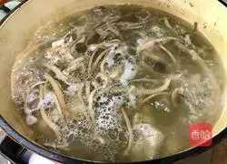 Illustration of how to make braised pork ribs with tea tree mushrooms 8