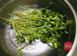 Illustration of how to make egg and tomato noodle soup 4