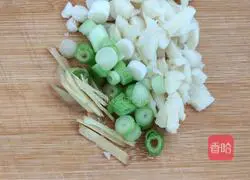 Illustration of how to make braised beans and noodles 1