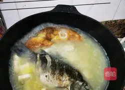 Illustration of how to make crucian carp tofu soup 6