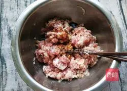 Illustration of how to make Yuanbao dumplings 5