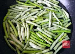 Illustration of how to make cold long beans 5