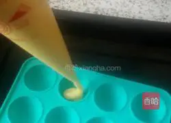 Illustration of how to make lollipop cake 8