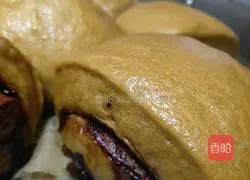 Illustration of how to make brown sugar steamed buns 12