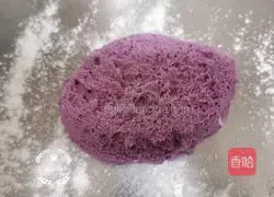 Illustration of how to make purple potato and red date donuts 5
