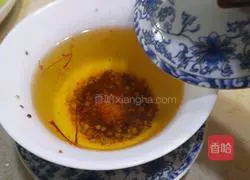 Illustration of how to make saffron podophyllin soup 4
