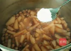 White radish, peanut and beef meatball soup recipe 11