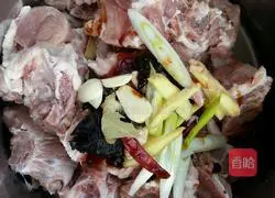 Illustration of how to make sauced big bones 2