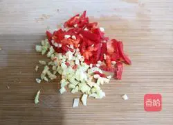 Illustration of how to make spicy diced radish 4