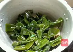 Illustration of how to make kelp bone soup 9